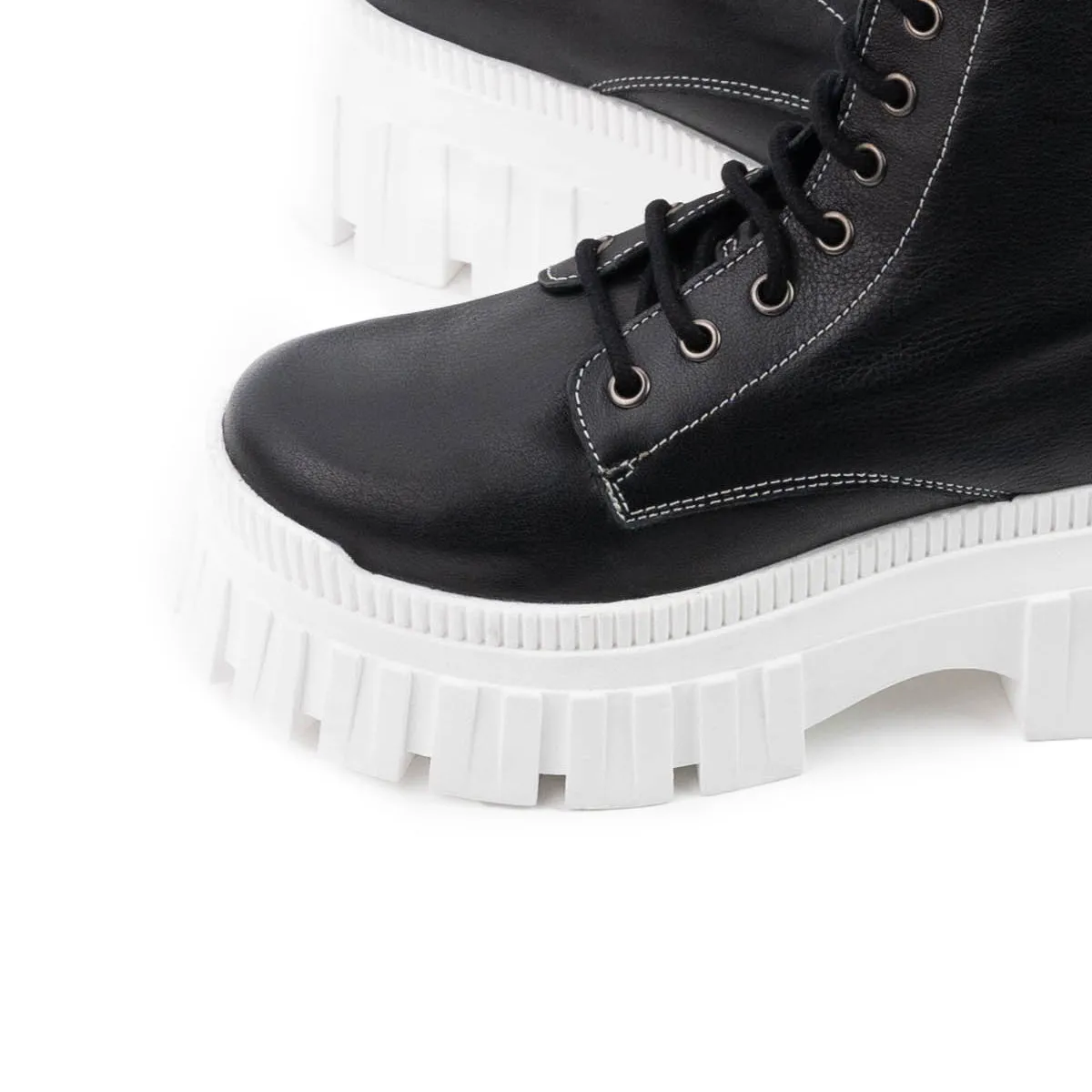Hufflepuff Black Leather/White Sole
